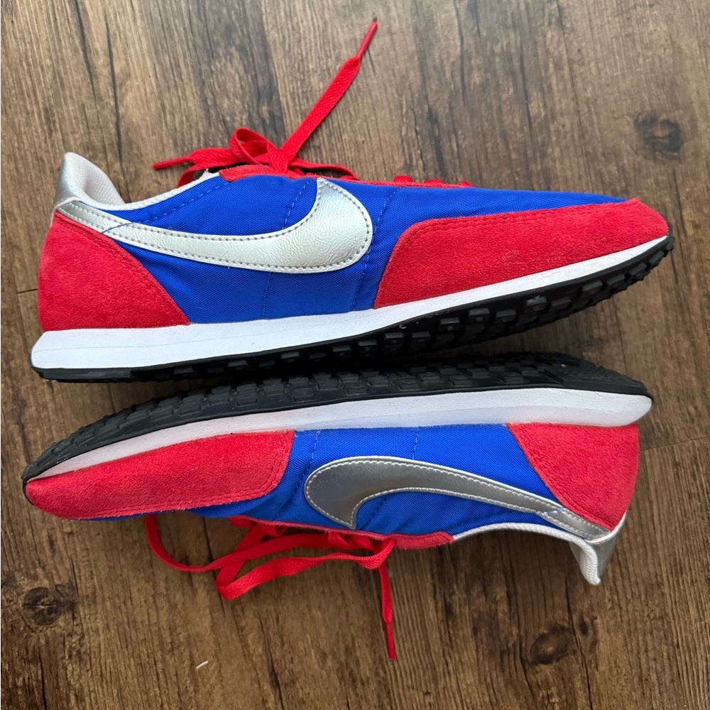 Men’s Blue and Red Nike Waffle Trainer 2 SP sneakers